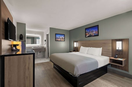 Escritorio, wifi gratis y ropa de cama . Quality Inn Monroe