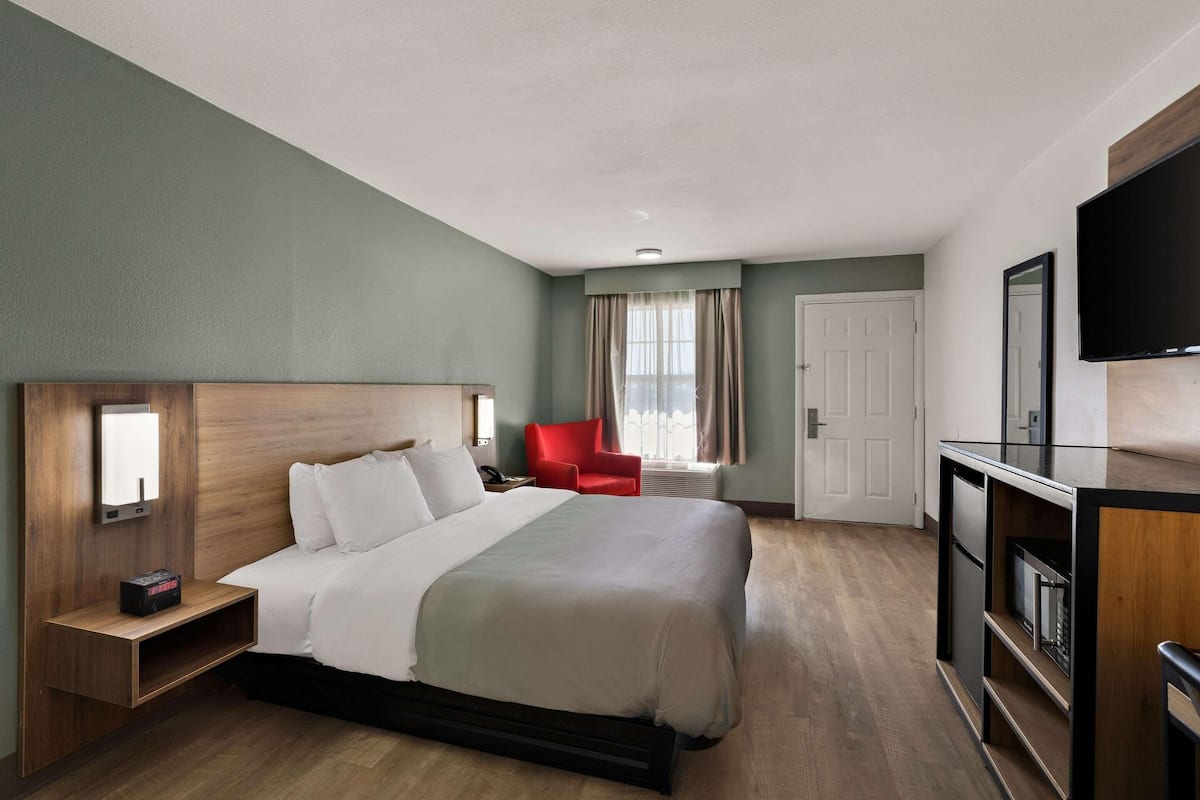 Desk, free WiFi, bed sheets