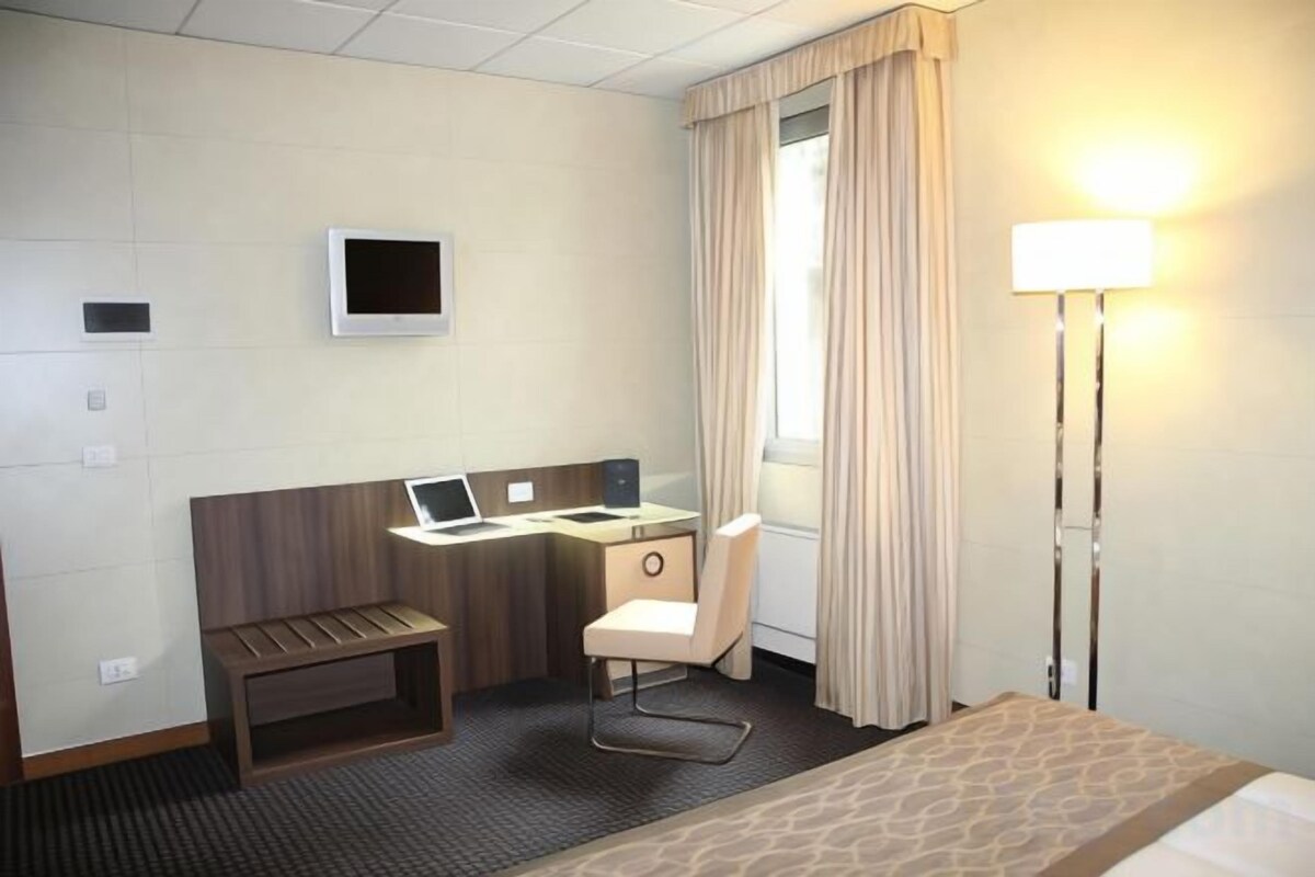 Premium bedding, down comforters, minibar, in-room safe