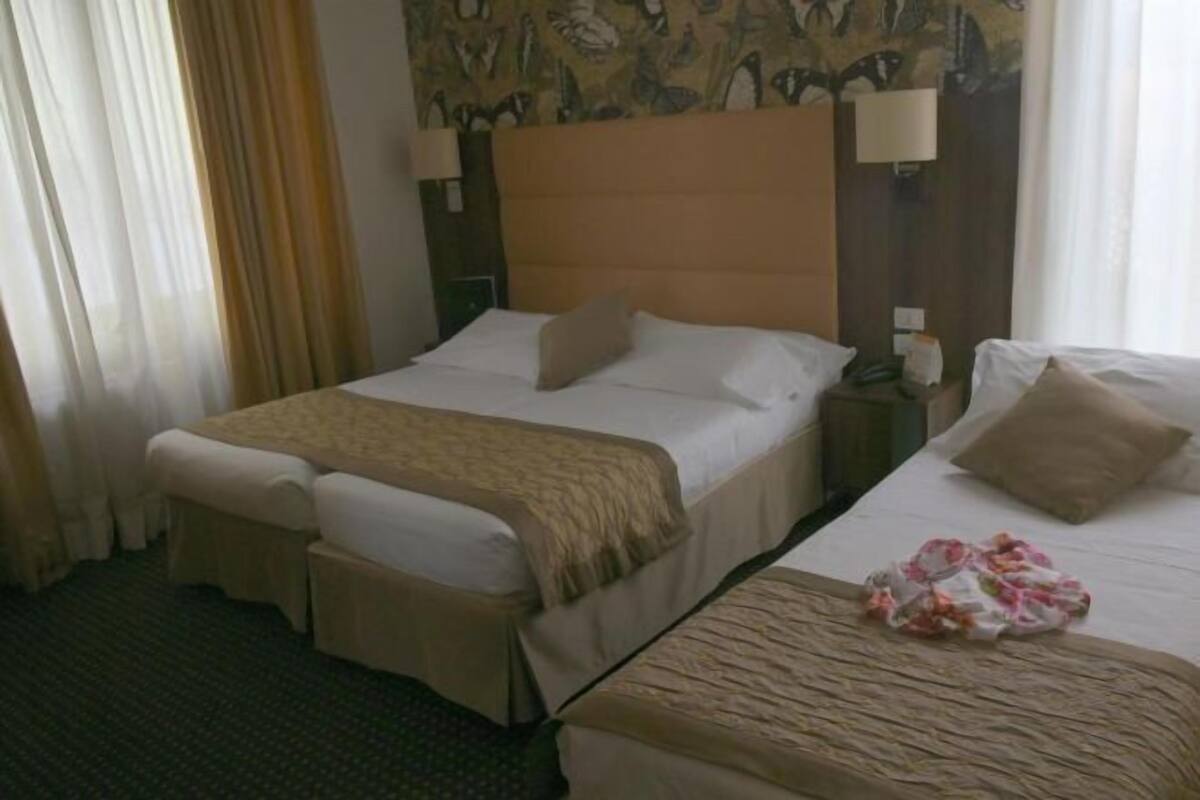 Premium bedding, down comforters, minibar, in-room safe