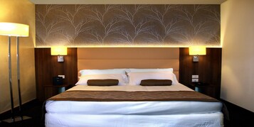 Biancheria da letto di alta qualità, copriletto in piuma, minibar