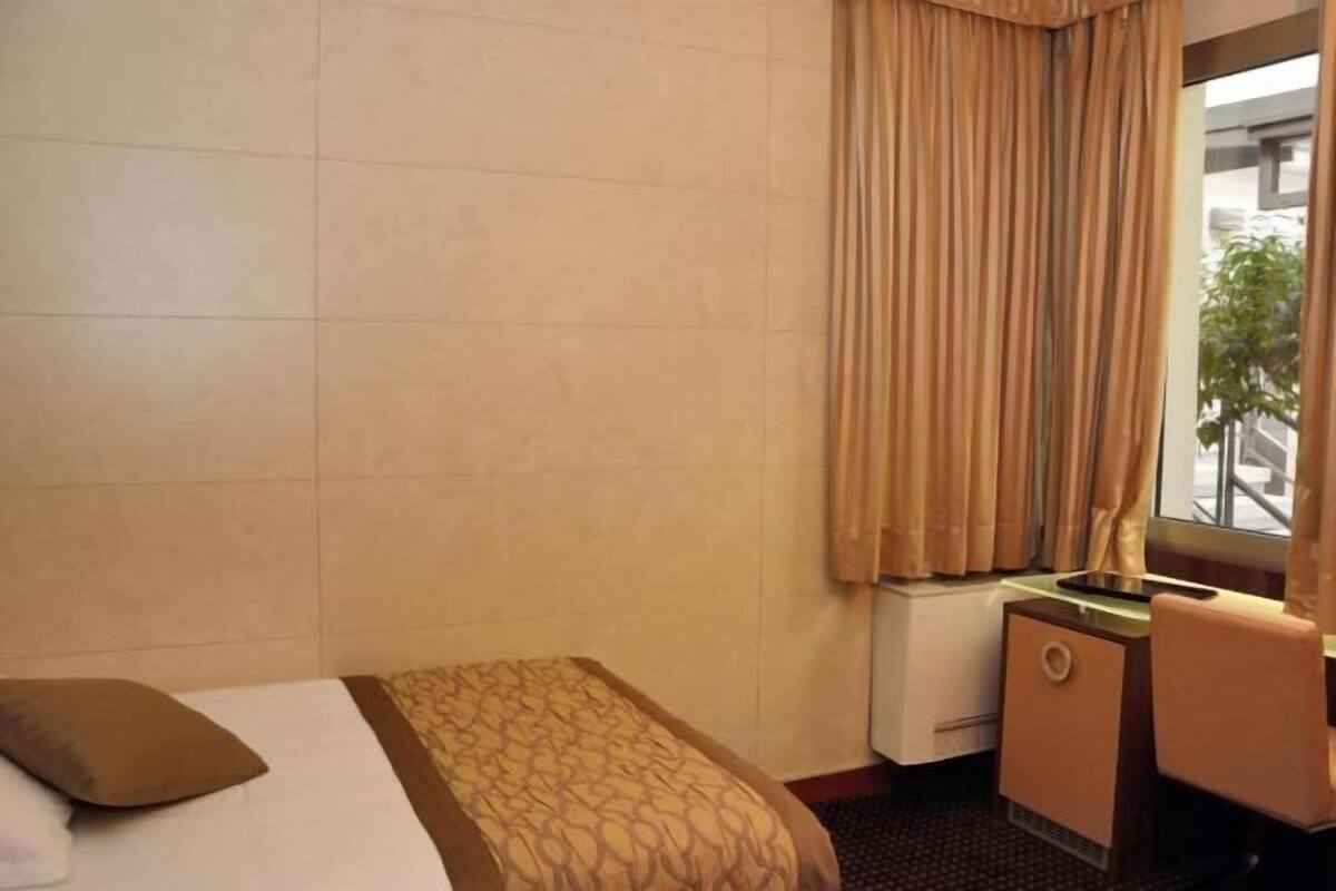 Premium bedding, down comforters, minibar, in-room safe