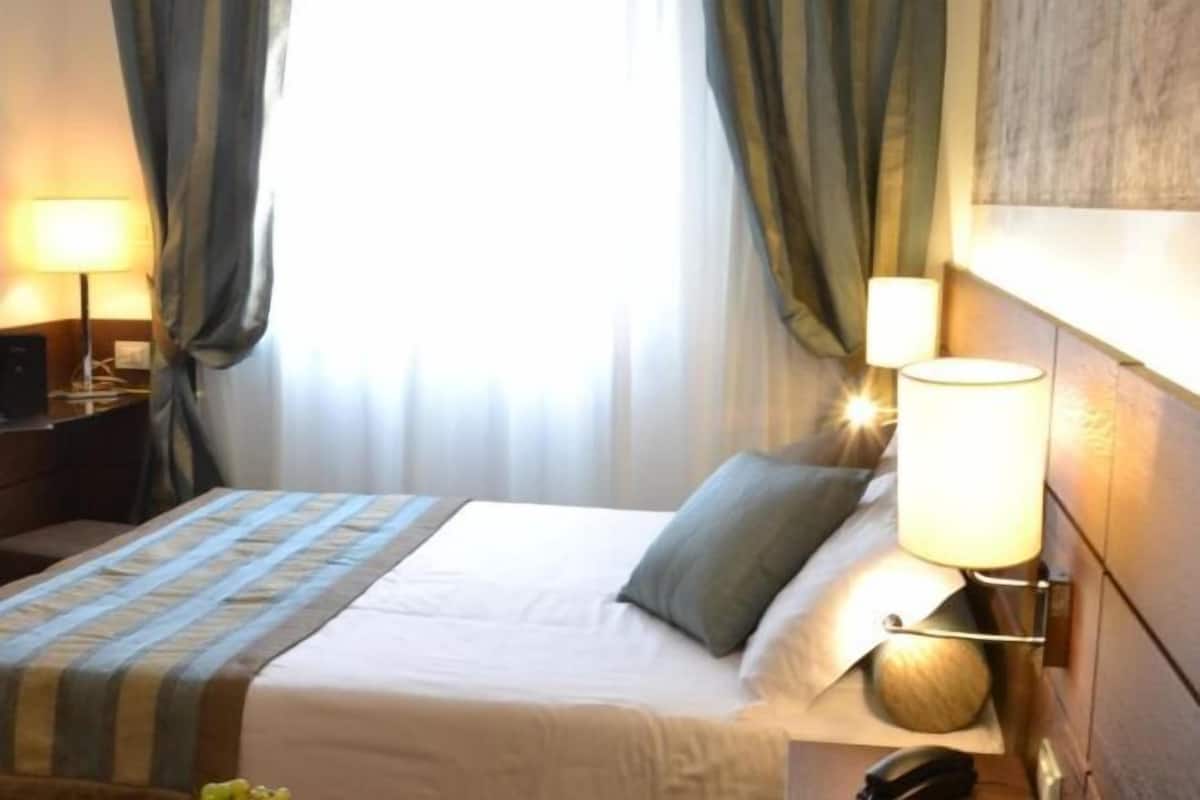 Premium bedding, down comforters, minibar, in-room safe