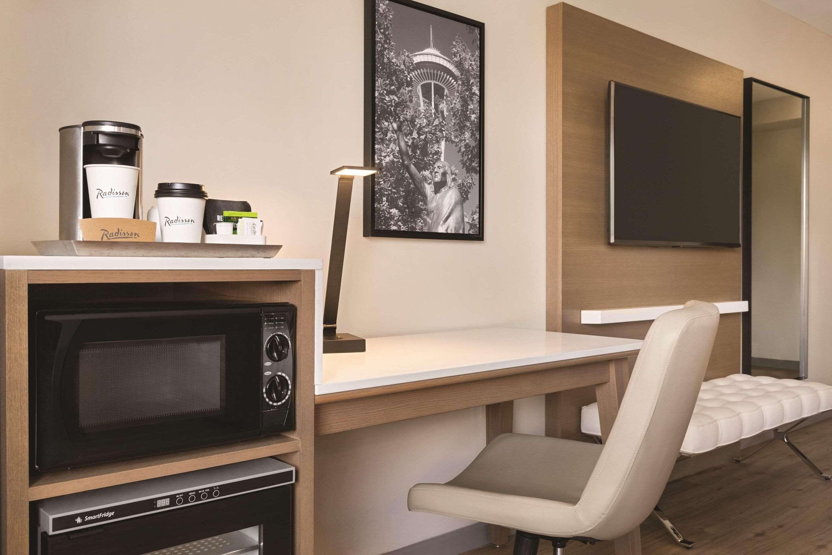 premium bedding, pillow-top beds, in-room safe, desk