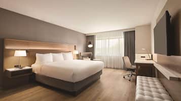 高級寢具、特厚豪華床墊、房內夾萬、書桌