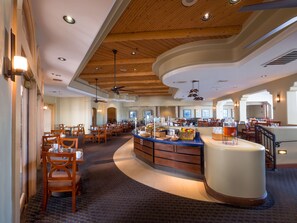 2 restaurants, breakfast, lunch, dinner served; American cuisine 