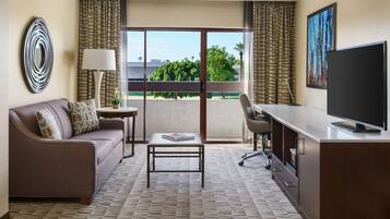 Suite, 1 Bedroom, Non Smoking | Hypo-allergenic bedding, in-room safe, soundproofing, iron/ironing board