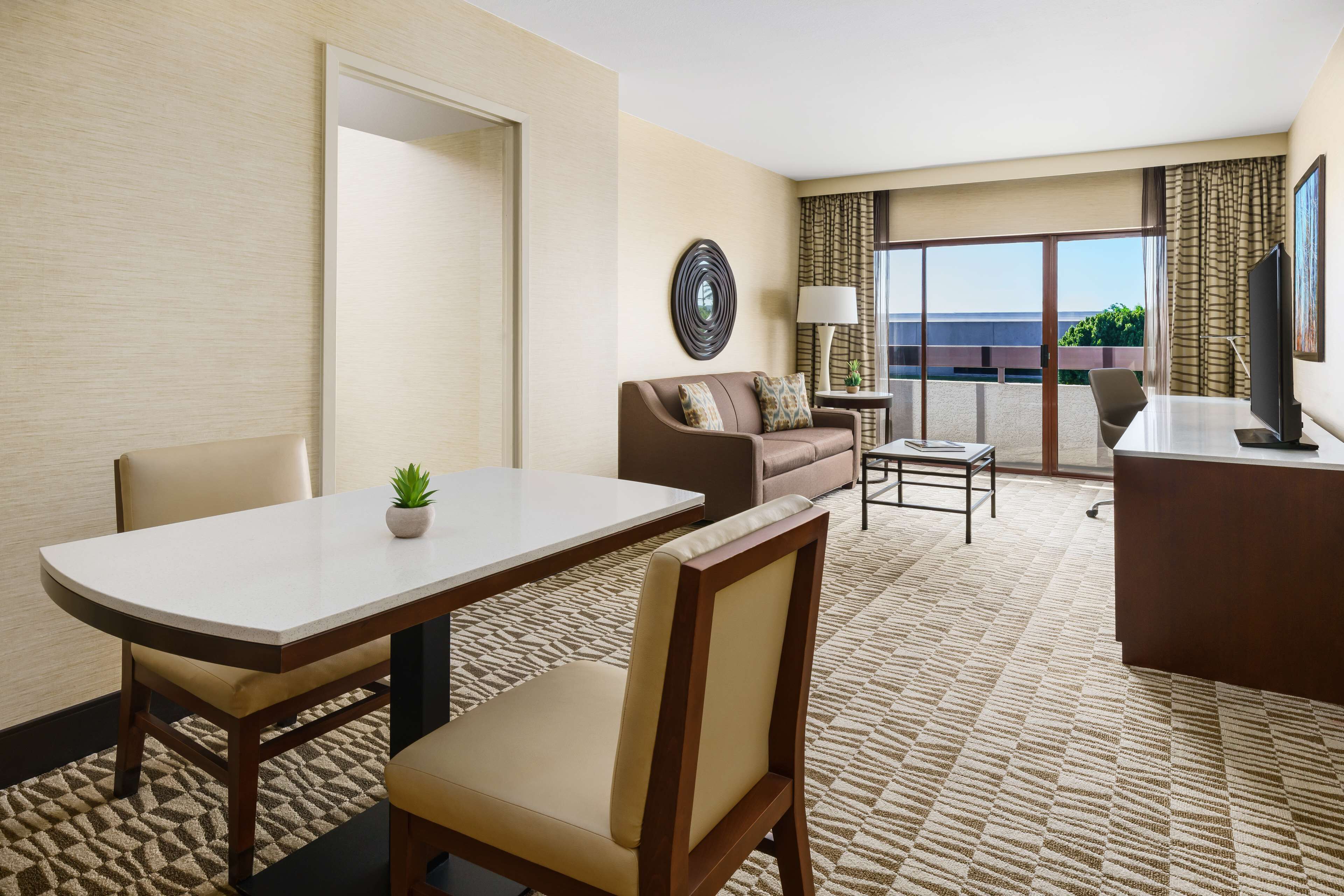 suite, 1 bedroom, non smoking | hypo-allergenic bedding, in-room safe, soundproofing, iron/ironing board