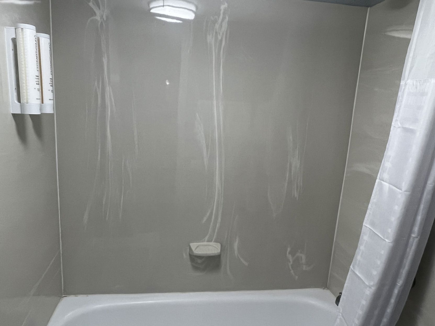 Bathroom | Combined shower/tub, free toiletries, hair dryer, towels