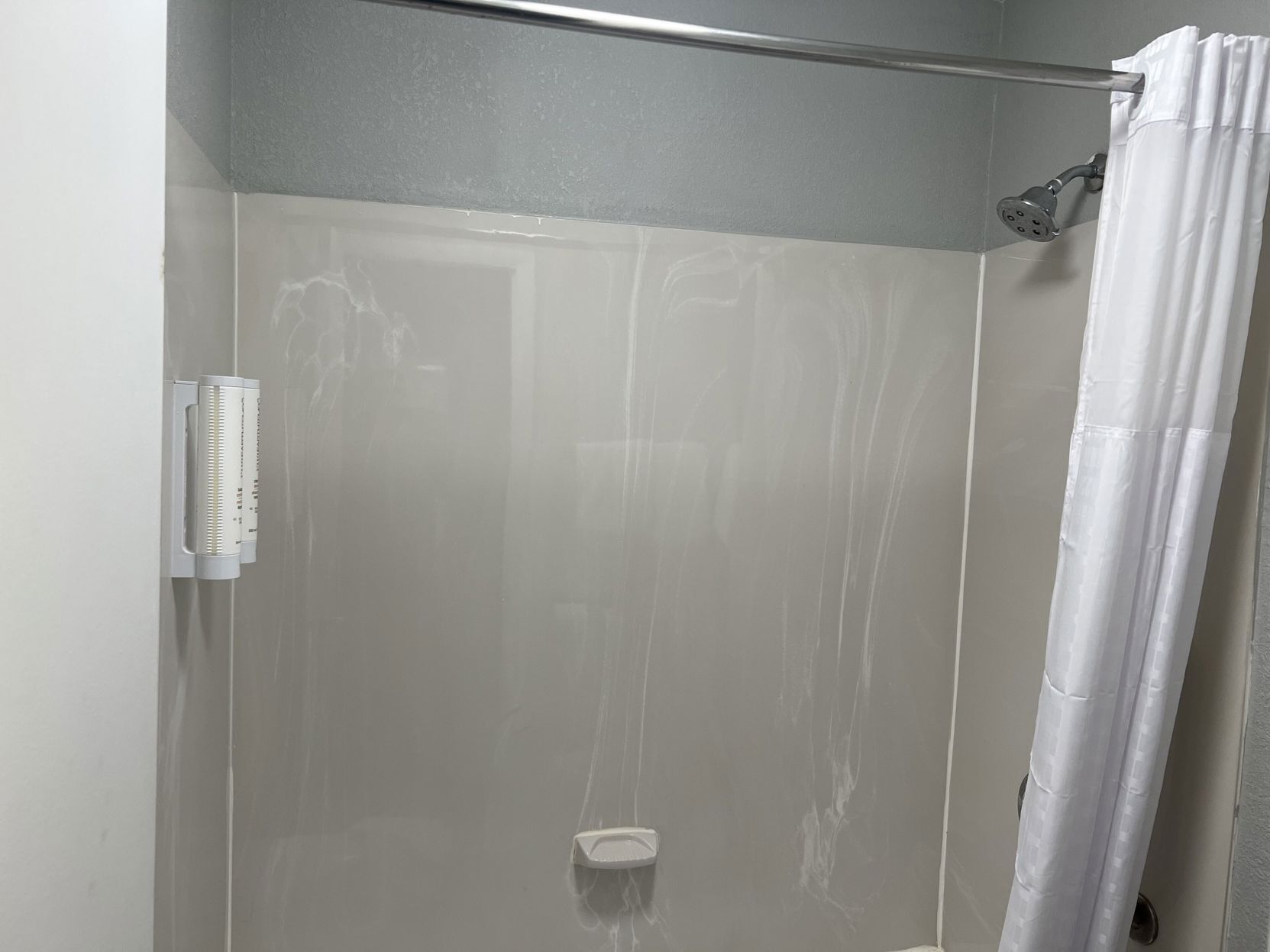 Bathroom | Combined shower/tub, free toiletries, hair dryer, towels