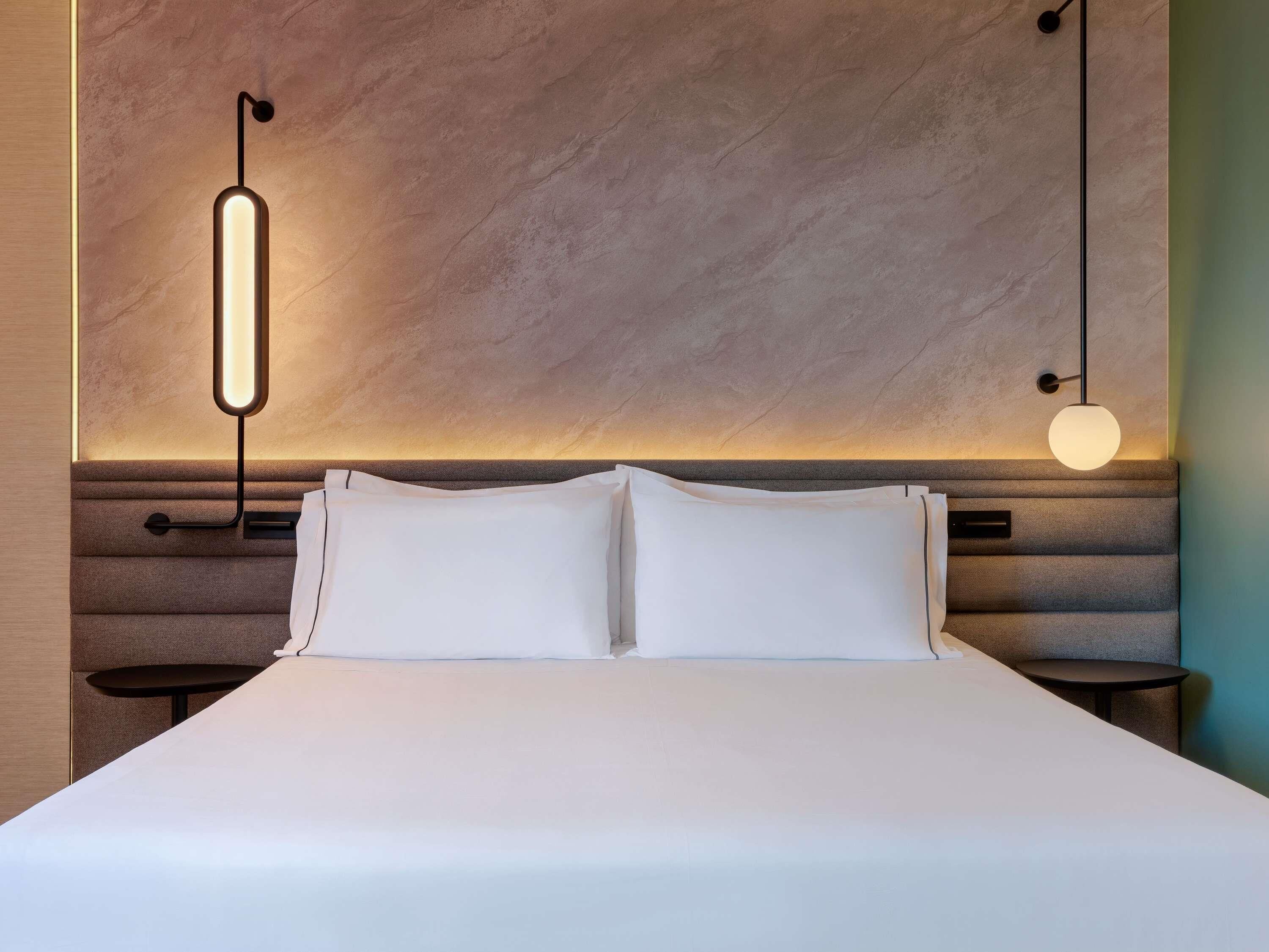 Minibar, soundproofing, free WiFi, bed sheets