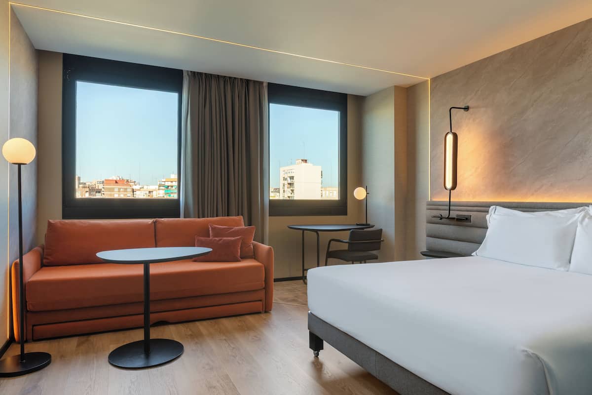 Quarto executivo, 1 cama King e sofá-cama | Frigobar, quartos à prova de som, Wi-Fi de cortesia, roupa de cama
