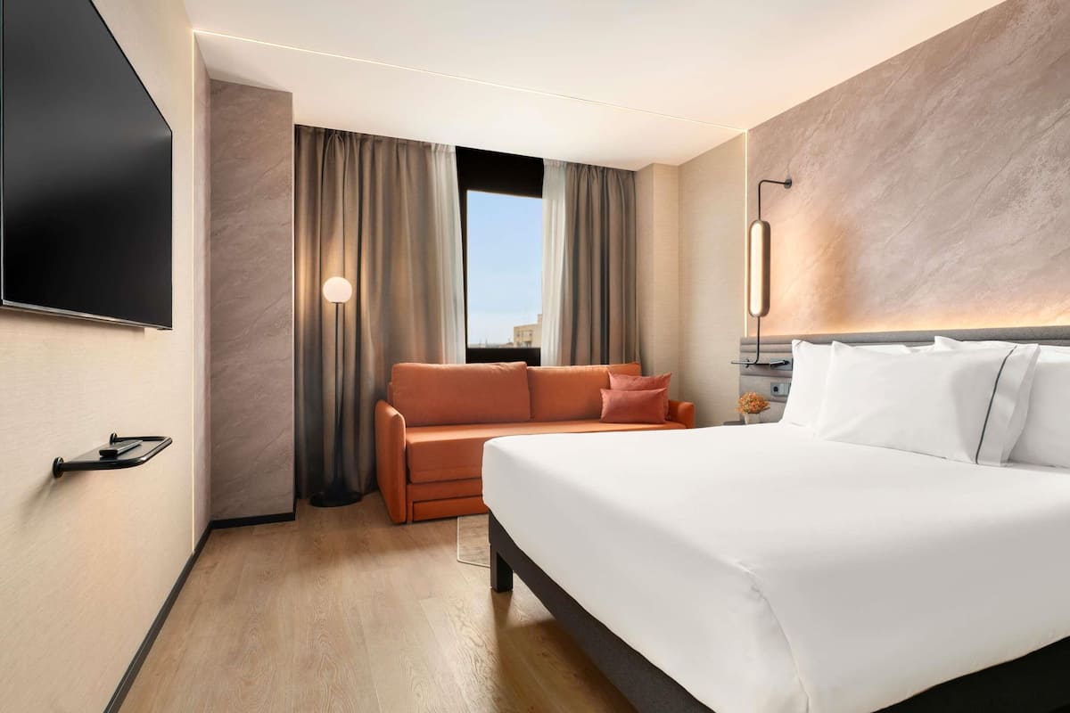 Minibar, soundproofing, free WiFi, bed sheets