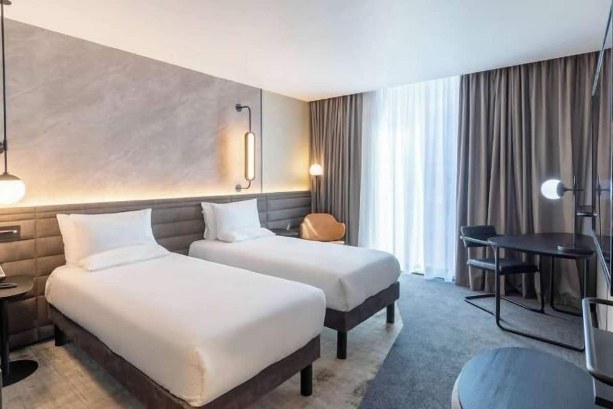 Minibar, soundproofing, free WiFi, bed sheets