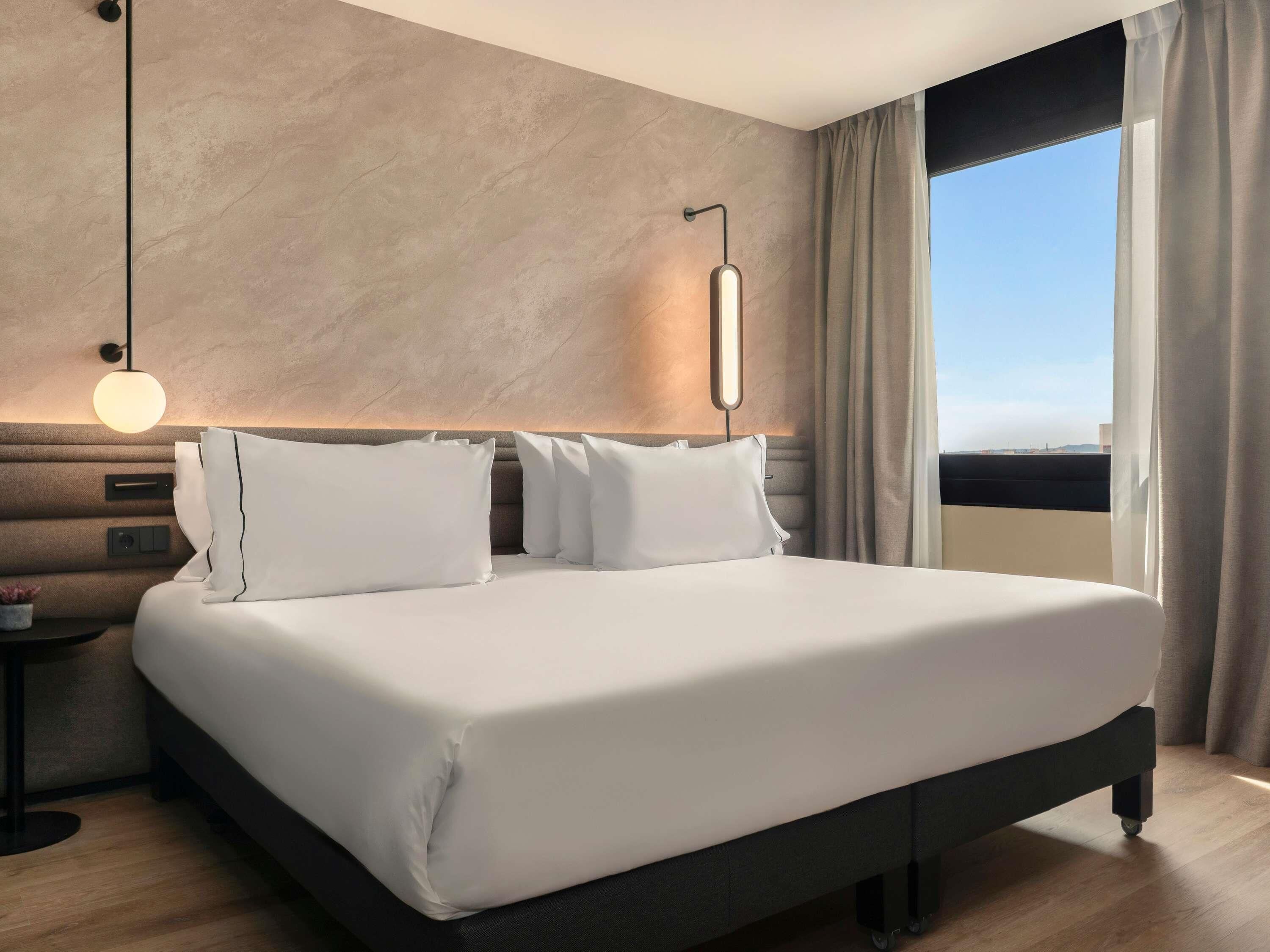Suite, 1 très grand lit et 1 canapé-lit | Minibar, chambres insonorisées, Wi-Fi gratuit, draps fournis