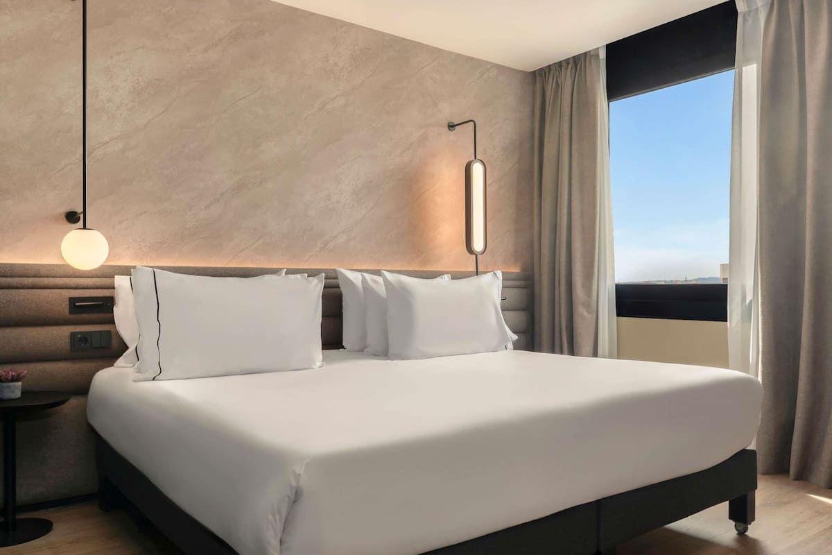 Suíte, 1 cama King e sofá-cama | Frigobar, quartos à prova de som, Wi-Fi de cortesia, roupa de cama