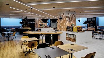 Dagelijks ontbijtbuffet (EUR 25 per persoon)