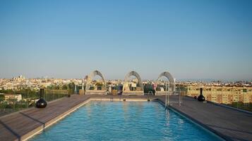 Outdoor pool, sun loungers