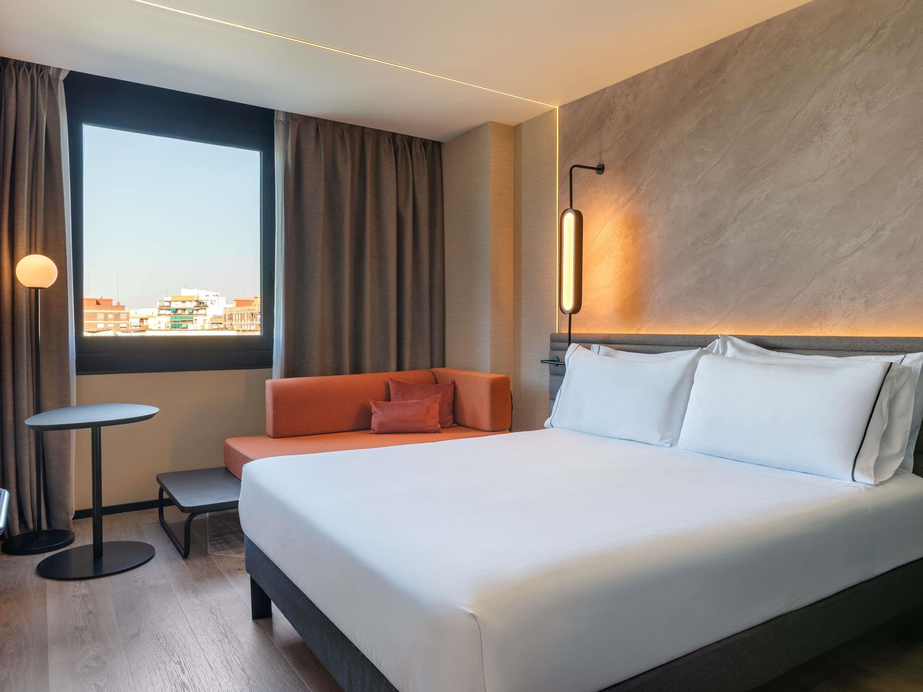 Standard Room, 1 Queen Bed