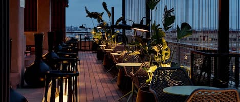 Bar (in der Unterkunft)