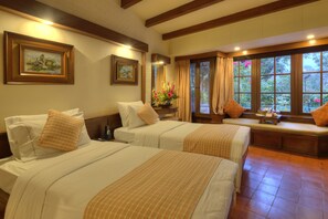 Standard Queen / Twin Room | Living area | 30-inch LCD TV with cable channels, TV, table tennis