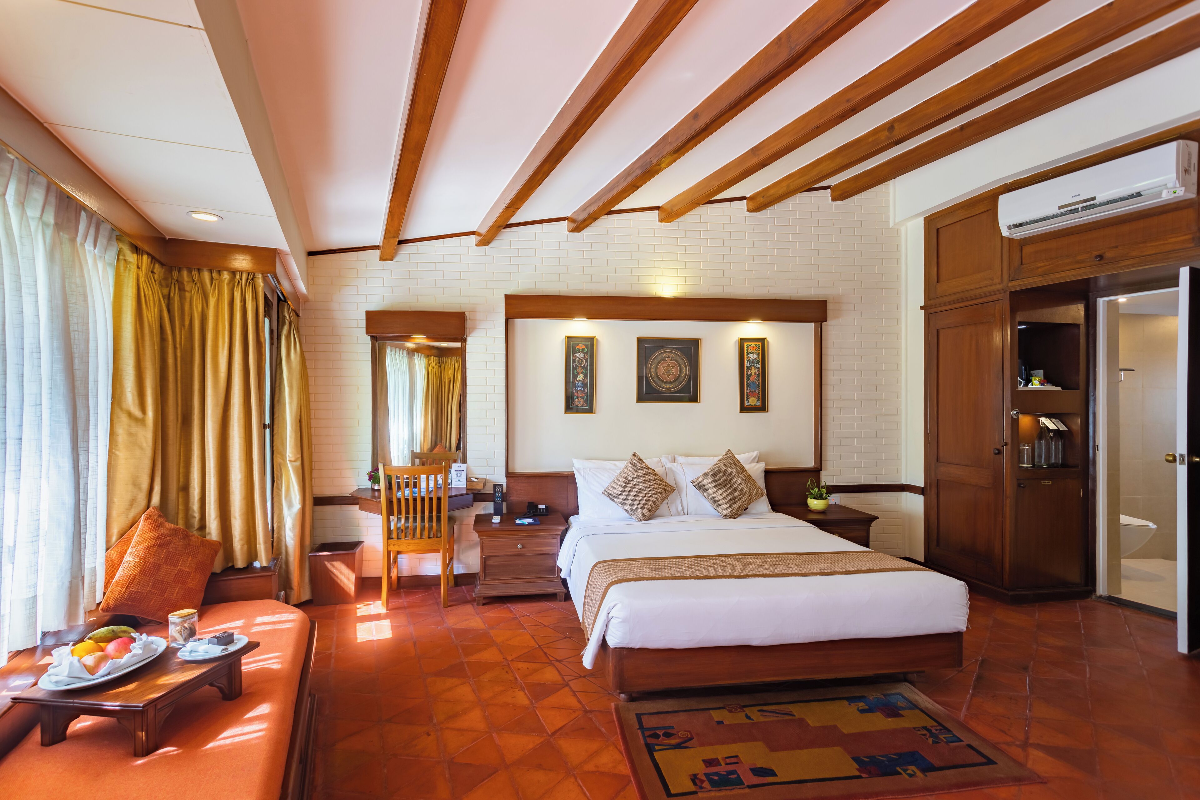 Standard Queen / Twin Room | Minibar, in-room safe, soundproofing, free WiFi