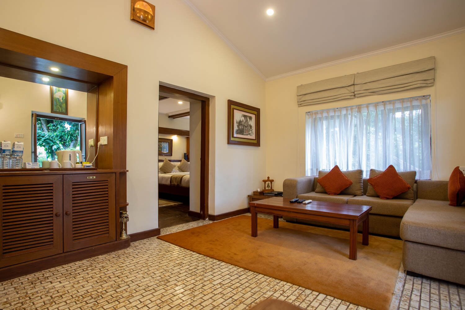 heritage suite | living area | 30-inch lcd tv with cable channels, tv, ping pong