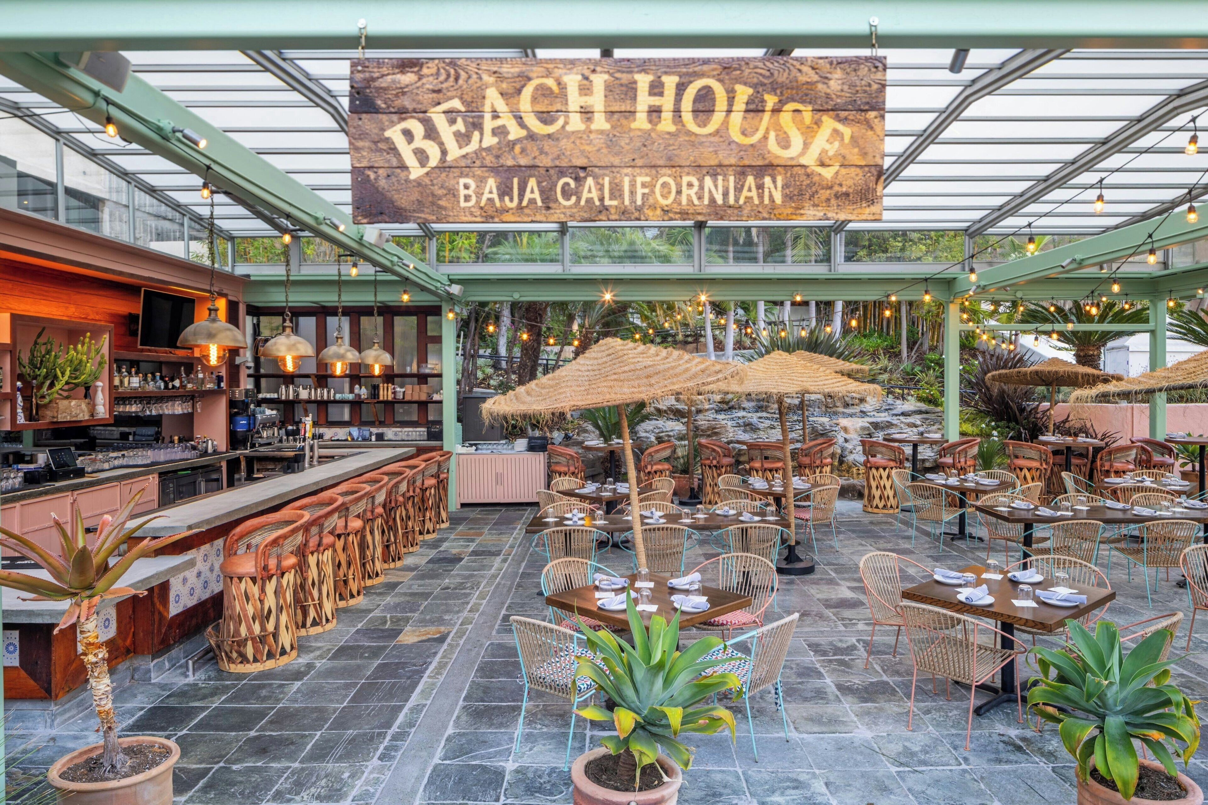 早餐，供應午餐和晚餐