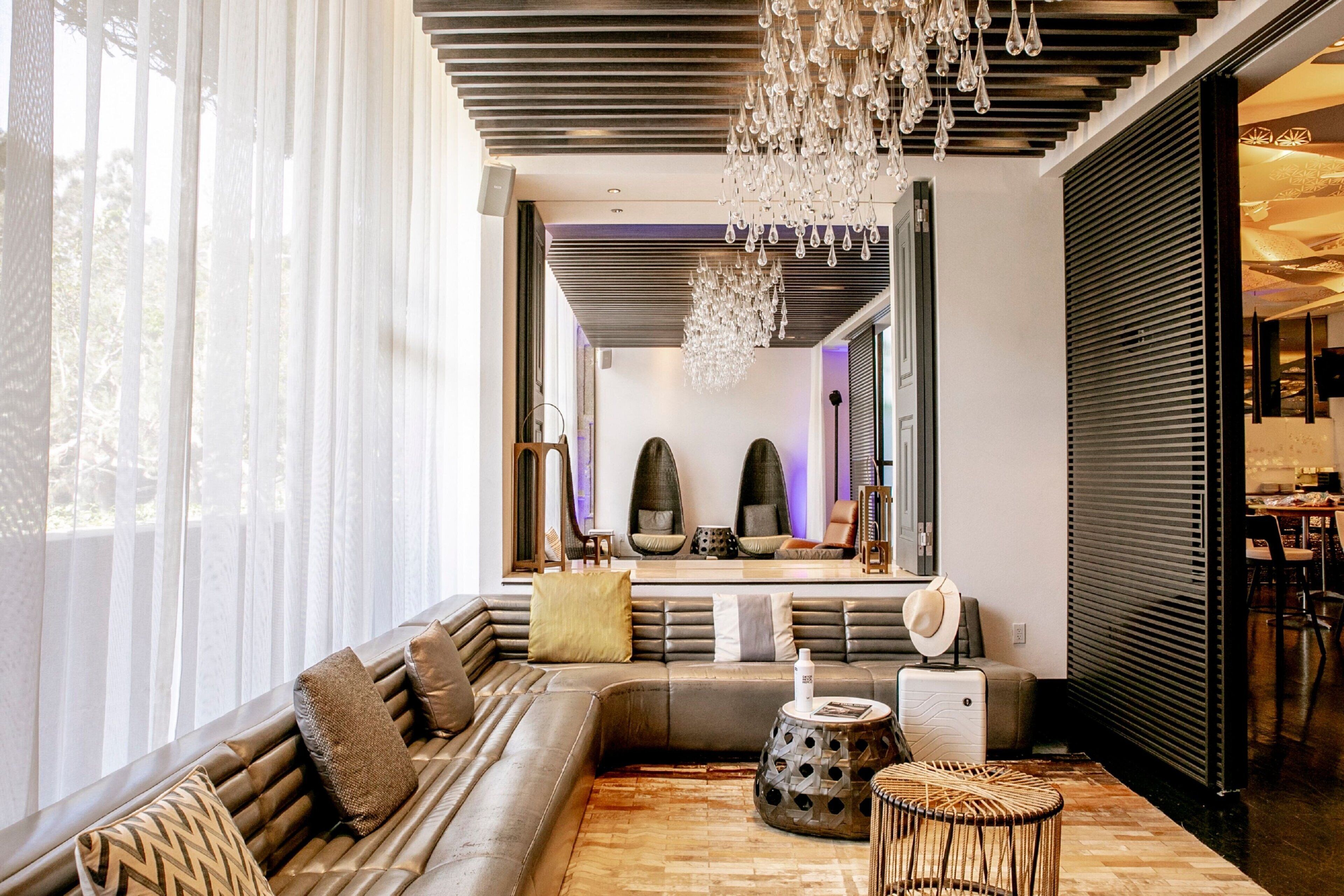 2 bars/lounges, poolside bar