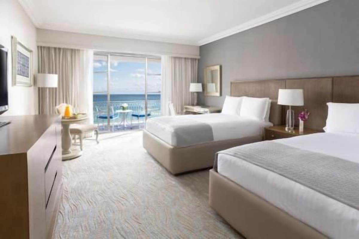 Premium bedding, down comforters, minibar, in-room safe