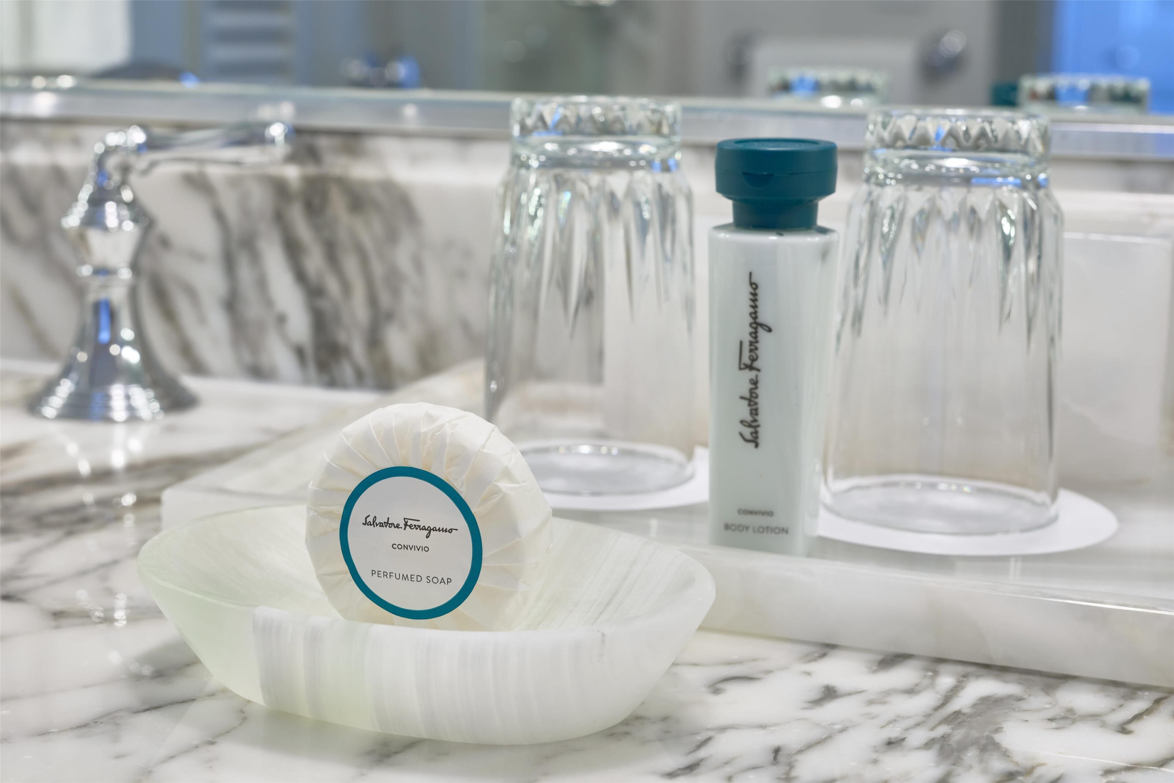 separate bathtub and shower, deep-soaking bathtub, rainfall showerhead