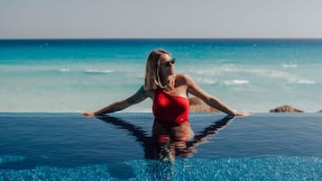 Am Strand, weißer Sandstrand, Cabañas (gegen Gebühr), Liegestühle