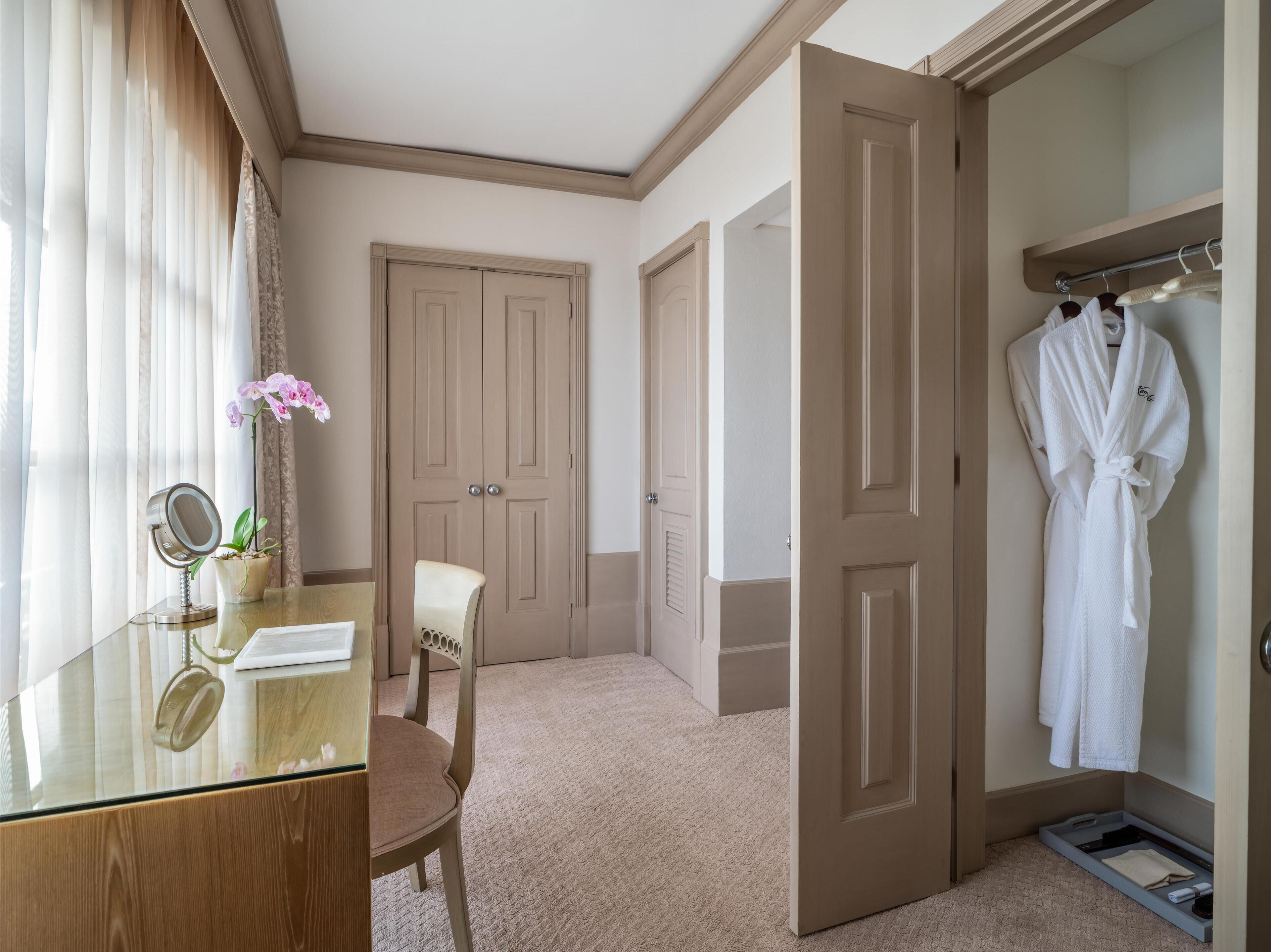 1 bedroom, premium bedding, down duvets, minibar