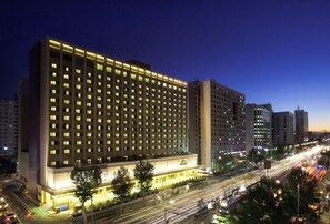 Front of property - evening/night - Seoul Garden Hotel (Seoul)