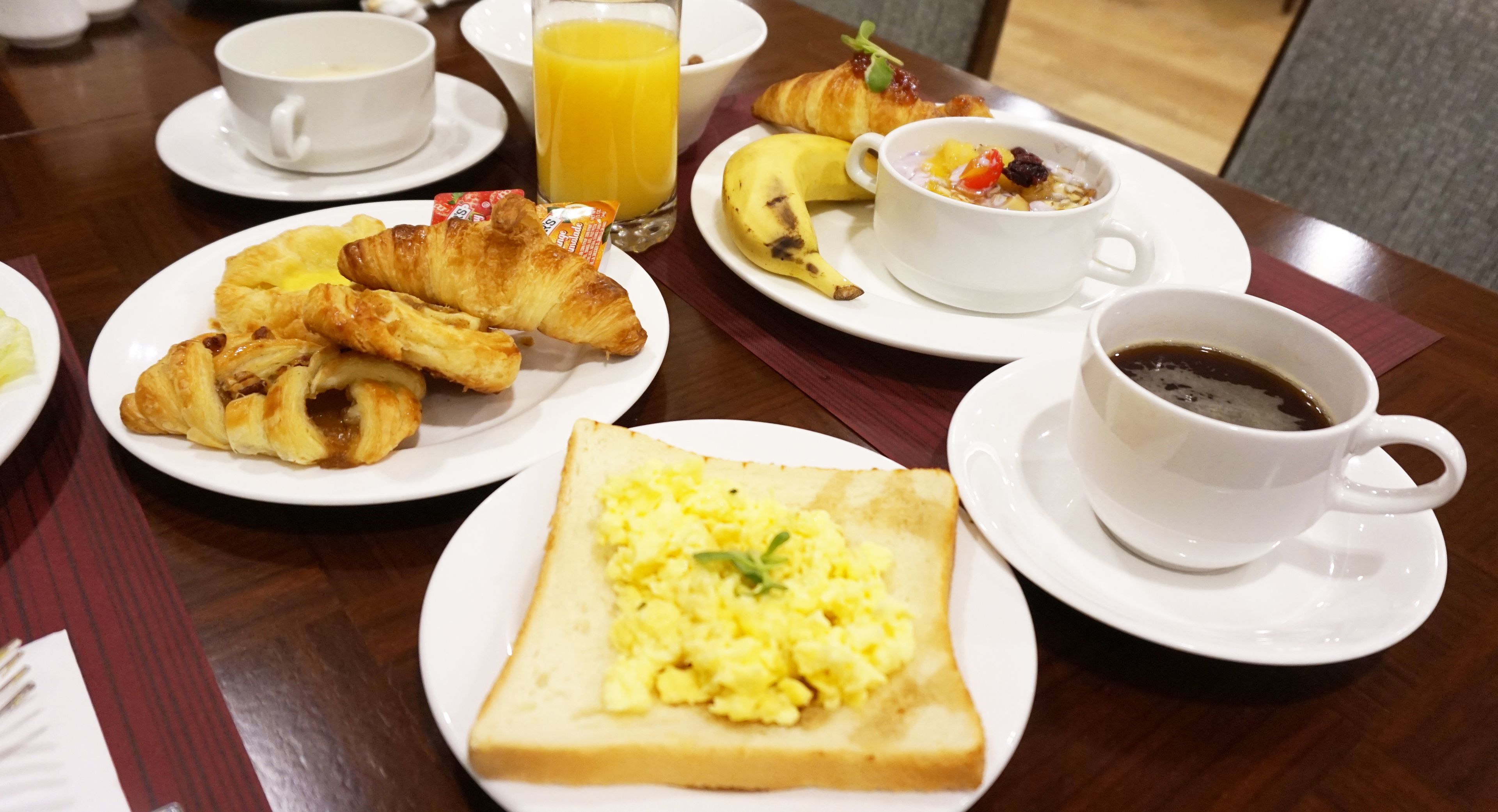 Se ofrece un desayuno bufé todos los días (por un coste adicional)