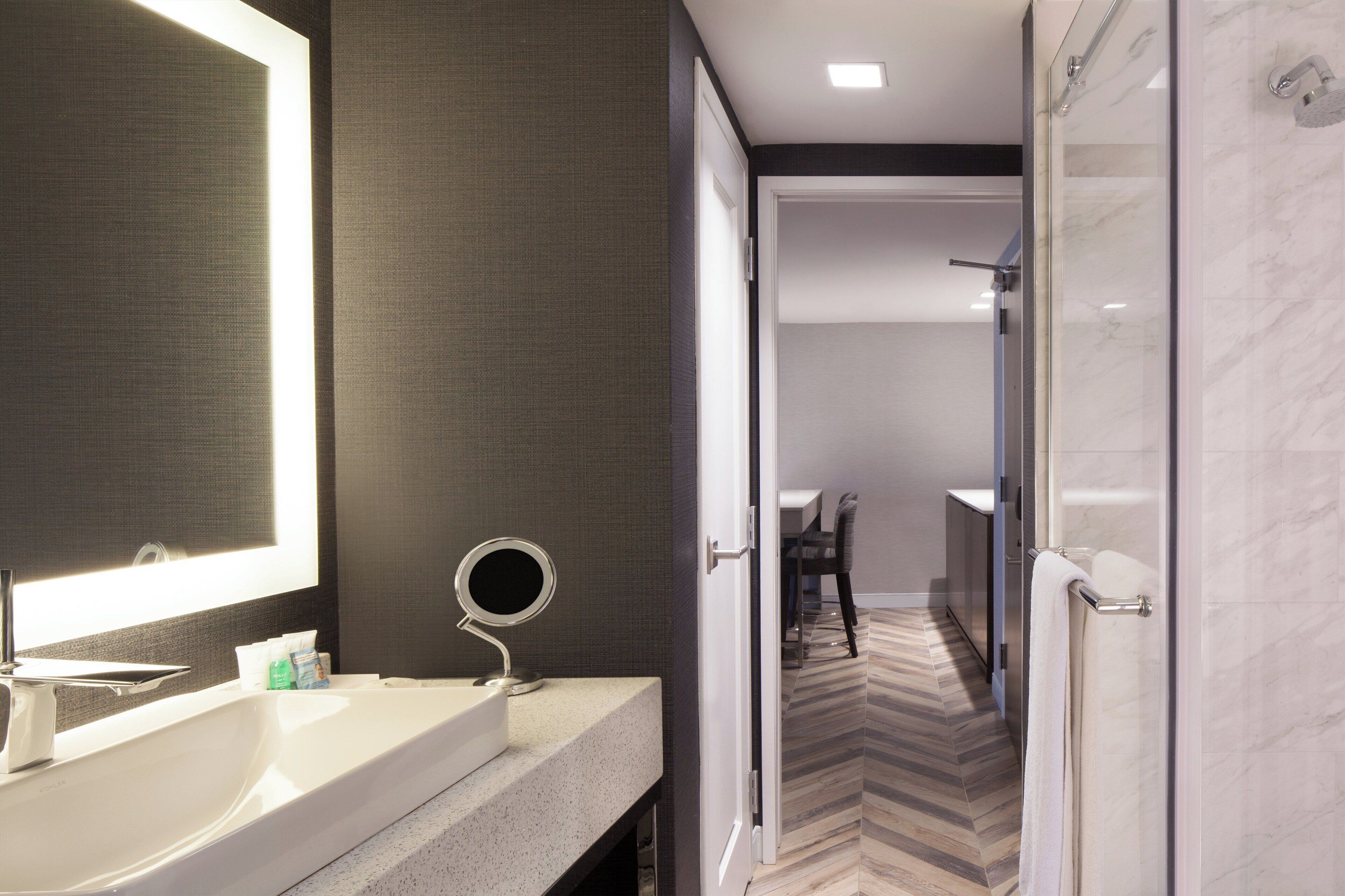 combined shower/bathtub, designer toiletries, hair dryer, towels