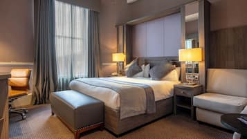 Phòng Premium, 1 giường cỡ king, bồn tắm thủy lực | Bộ đồ giường cao cấp, minibar, két bảo mật tại phòng, bàn