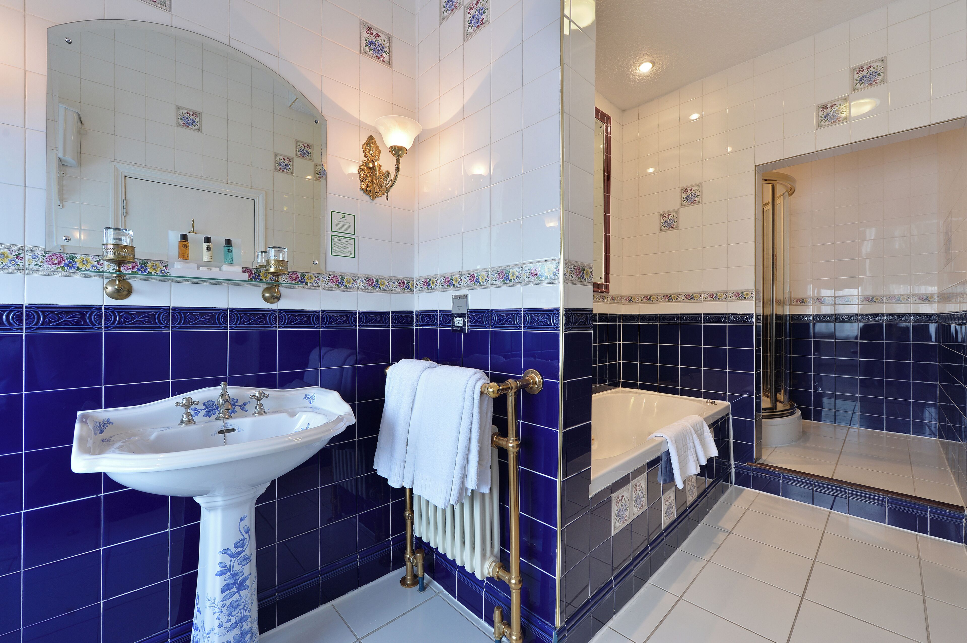 suite, 1 king bed (victorian) | bathroom | combined shower/bathtub, deep-soaking bathtub, free toiletries