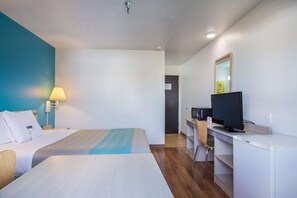 办公桌、笔记本电脑工作区、免费 WiFi、床单