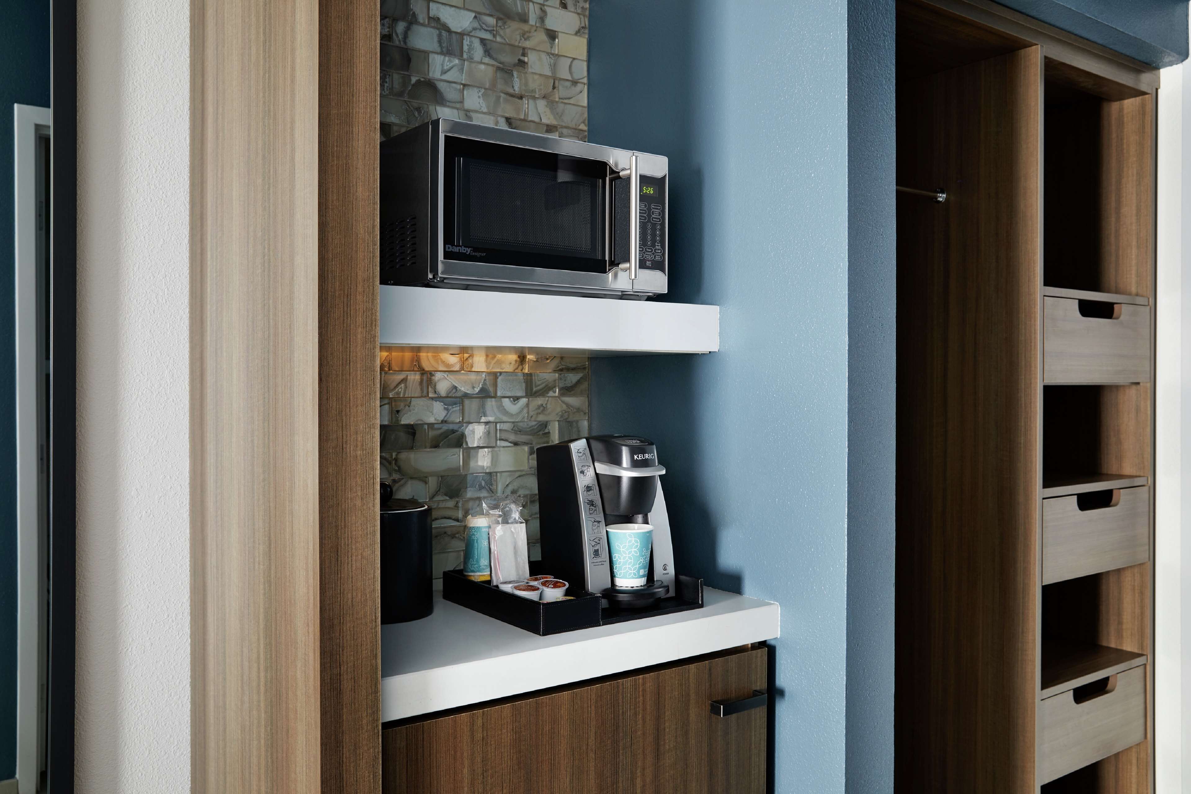 in-room safe, desk, laptop workspace, blackout curtains