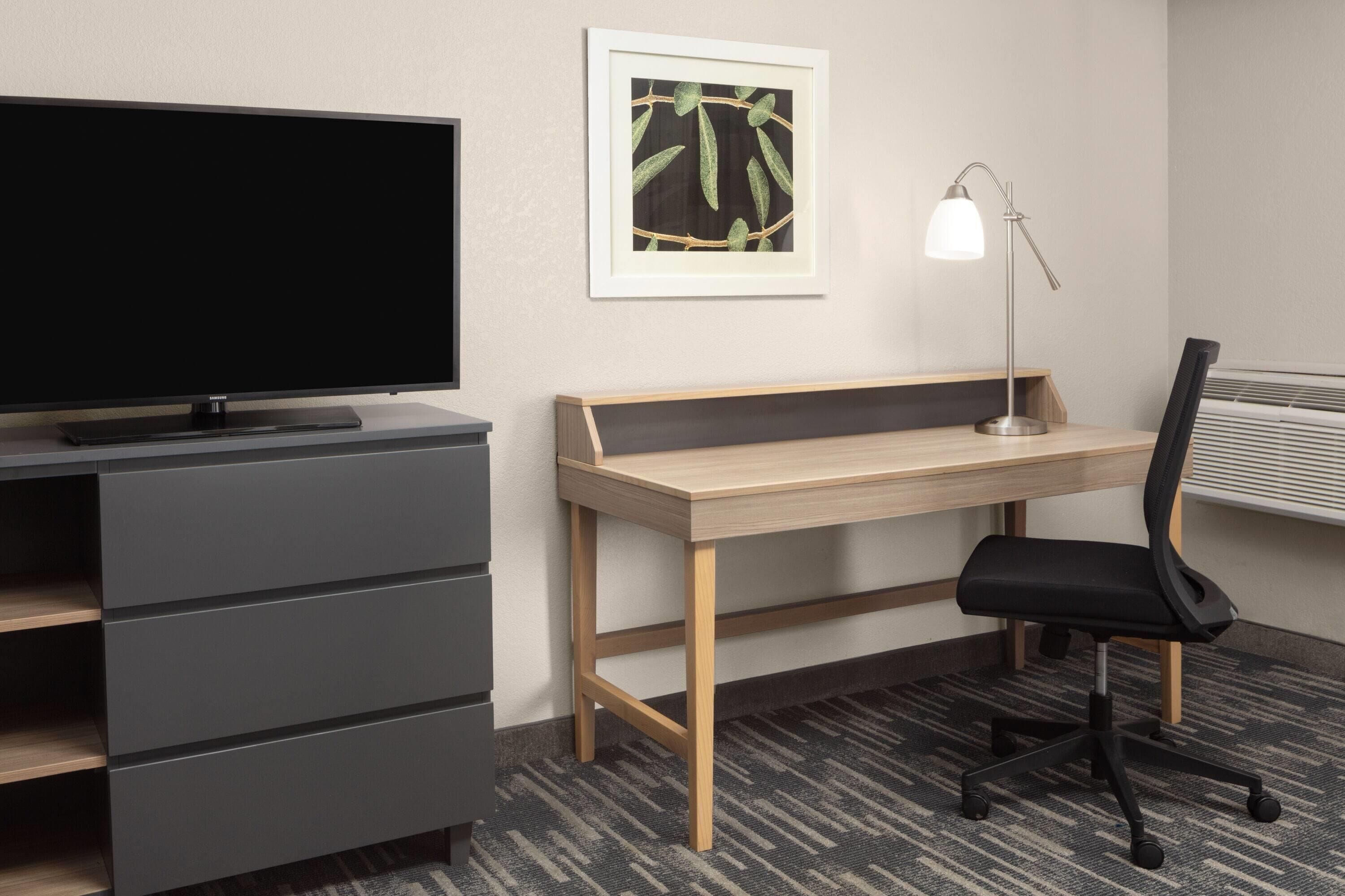 Studio Suite, 1 King Bed, Non Smoking | Egyptian cotton sheets, premium bedding, pillowtop beds