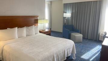 豪華客房, 1 張特大雙人床, 非吸煙房 | 高級寢具、羽絨被、布置獨特、書桌