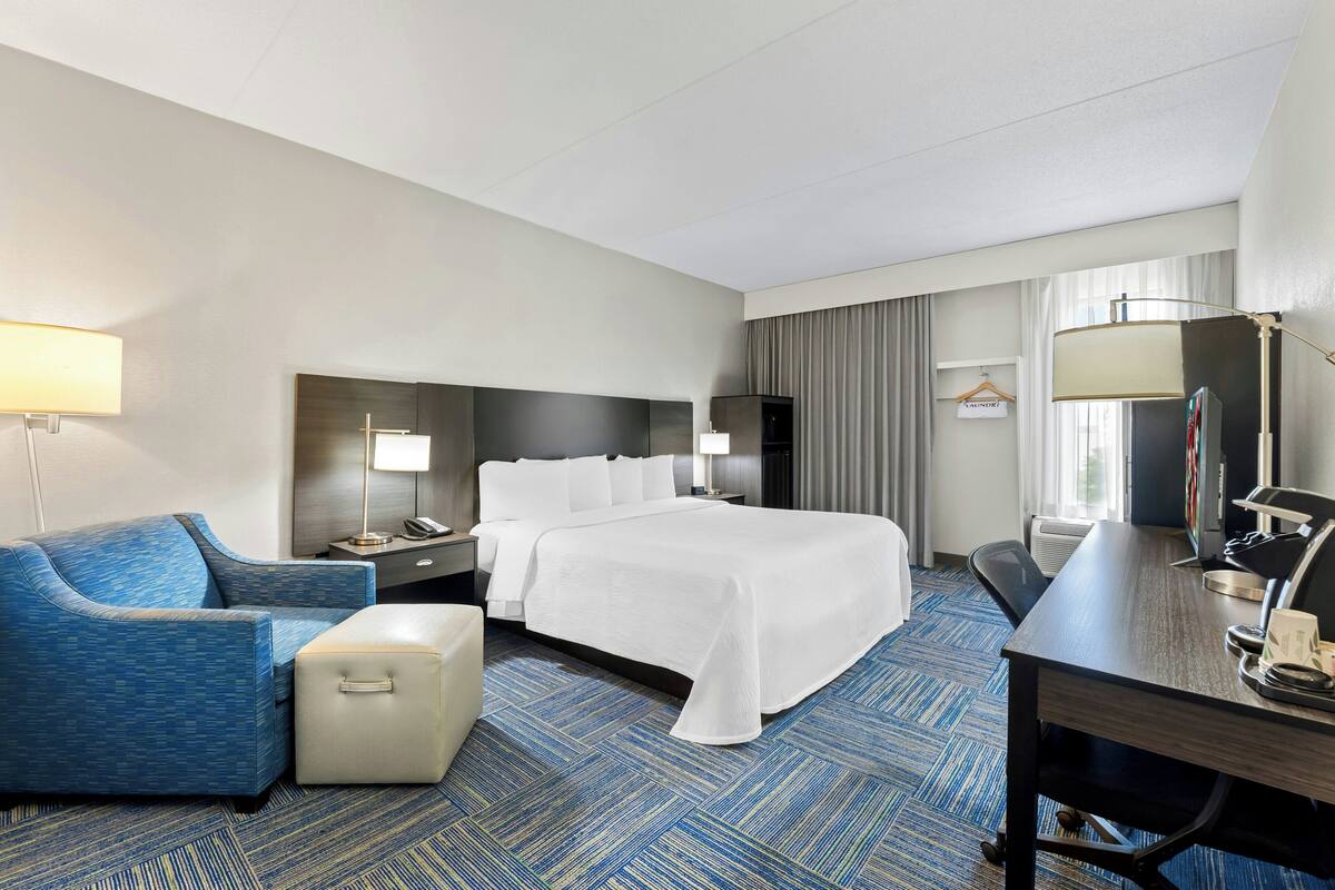Deluxe Room, 1 King Bed, Non Smoking