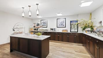 Free daily continental breakfast