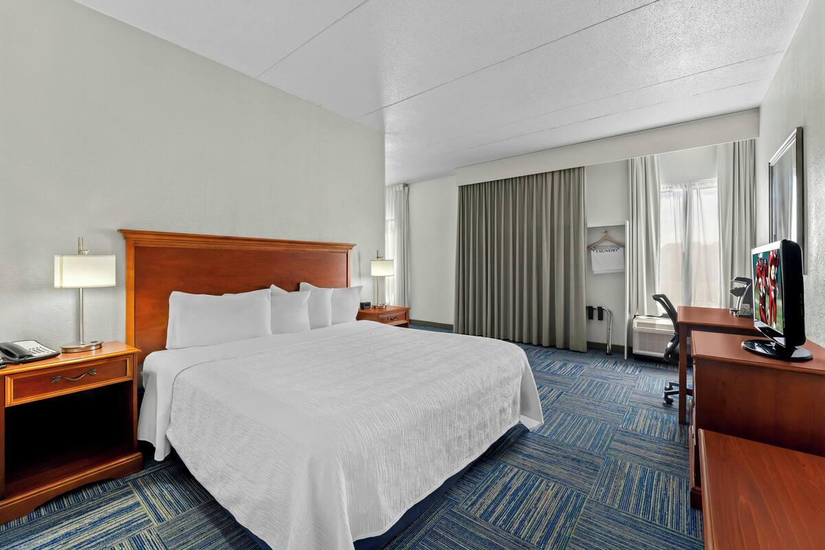 Deluxe Room, 1 King Bed with Sofa bed, Non Smoking