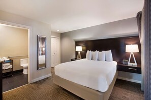 Suite, 1 King Bed (One Bedroom) | Egyptian cotton sheets, premium bedding, pillow-top beds, desk