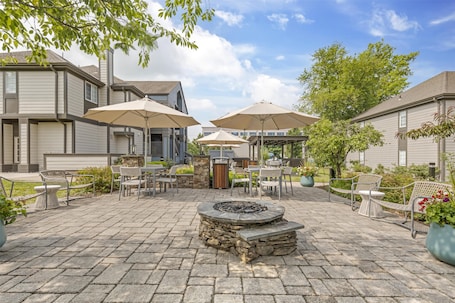Terrace/patio. Sonesta ES Suites Dulles Airport