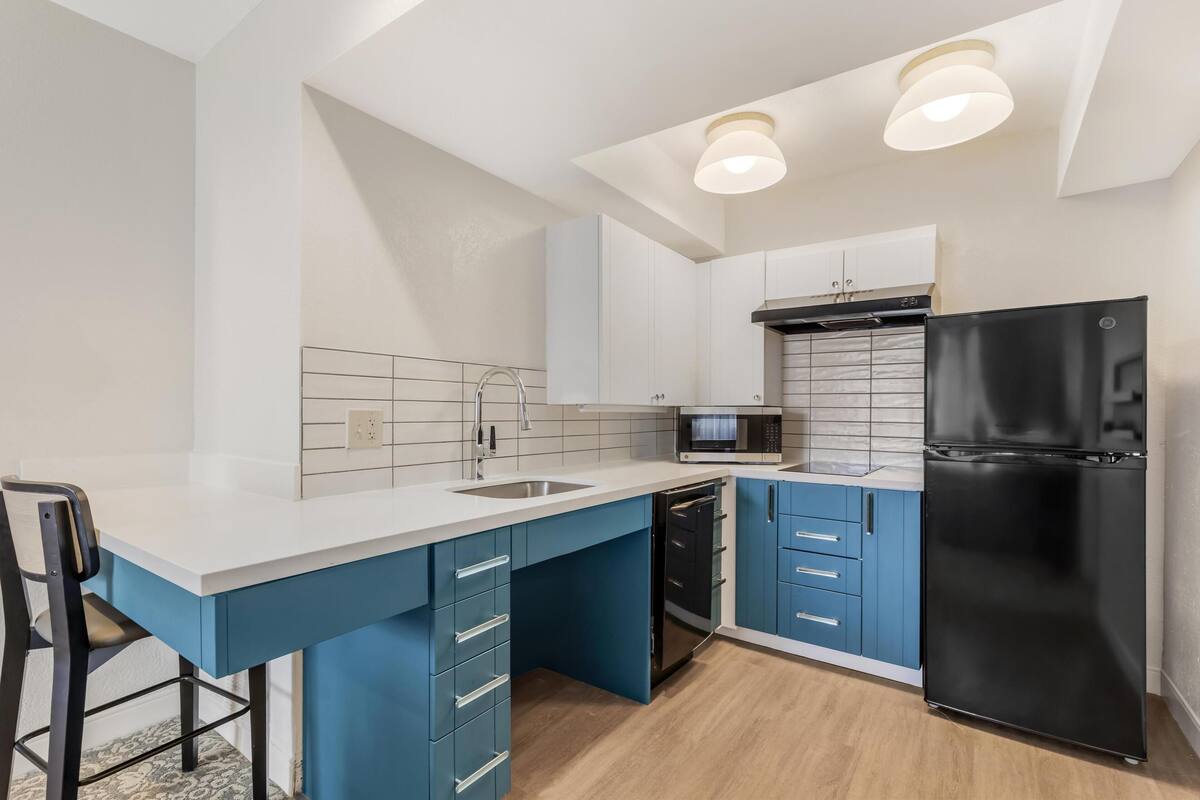 2 bedrooms, egyptian cotton sheets, premium bedding, pillow-top beds