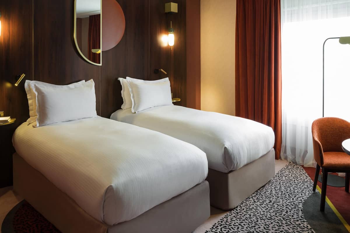 Deluxe Room, 2 Single Beds | Premium bedding, pillow-top beds, free minibar items, in-room safe