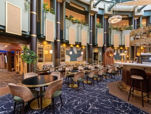 Petit déjeuner, déjeuner et dîner servis sur place